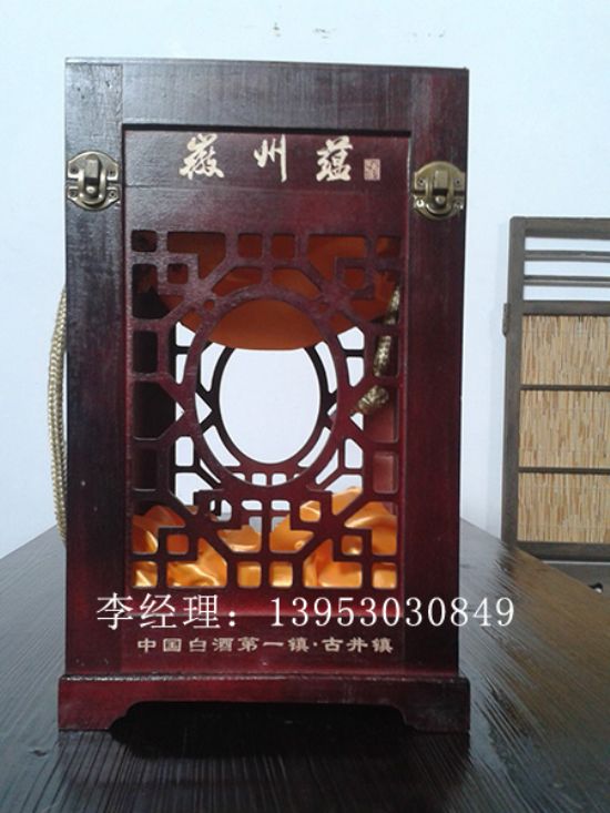 點擊查看詳細信息<br>標題：木制白酒盒 閱讀次數(shù)：3484