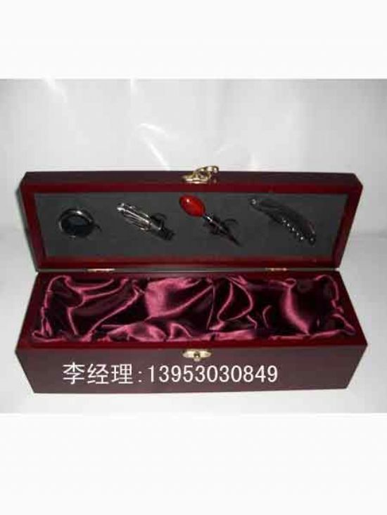 點擊查看詳細信息<br>標題：紅酒木盒 閱讀次數(shù)：2756